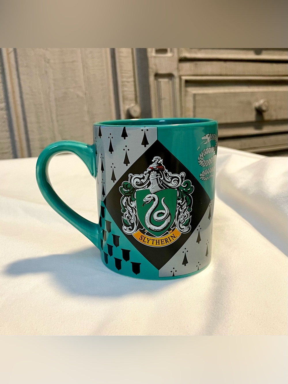 *NWOT* HARRY POTTER Slytherin House - 14oz  Coffee Mug/Tea Cup - Hogwarts Legacy